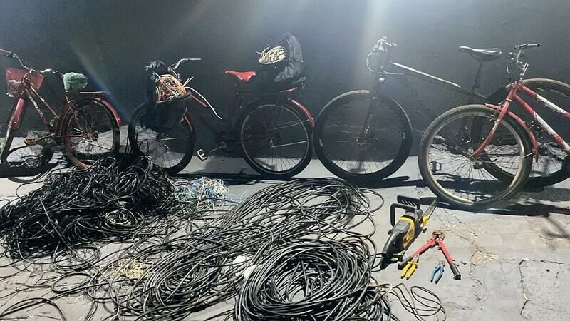 Ilustração da notícia Três são presos por furto de cabos de iluminação pública em São Gabriel do Oeste